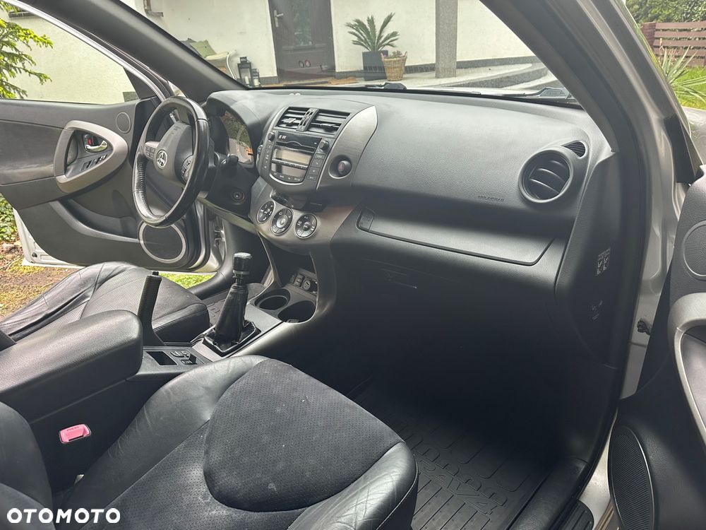 Toyota RAV4 2.0 VVT-i Premium - 14