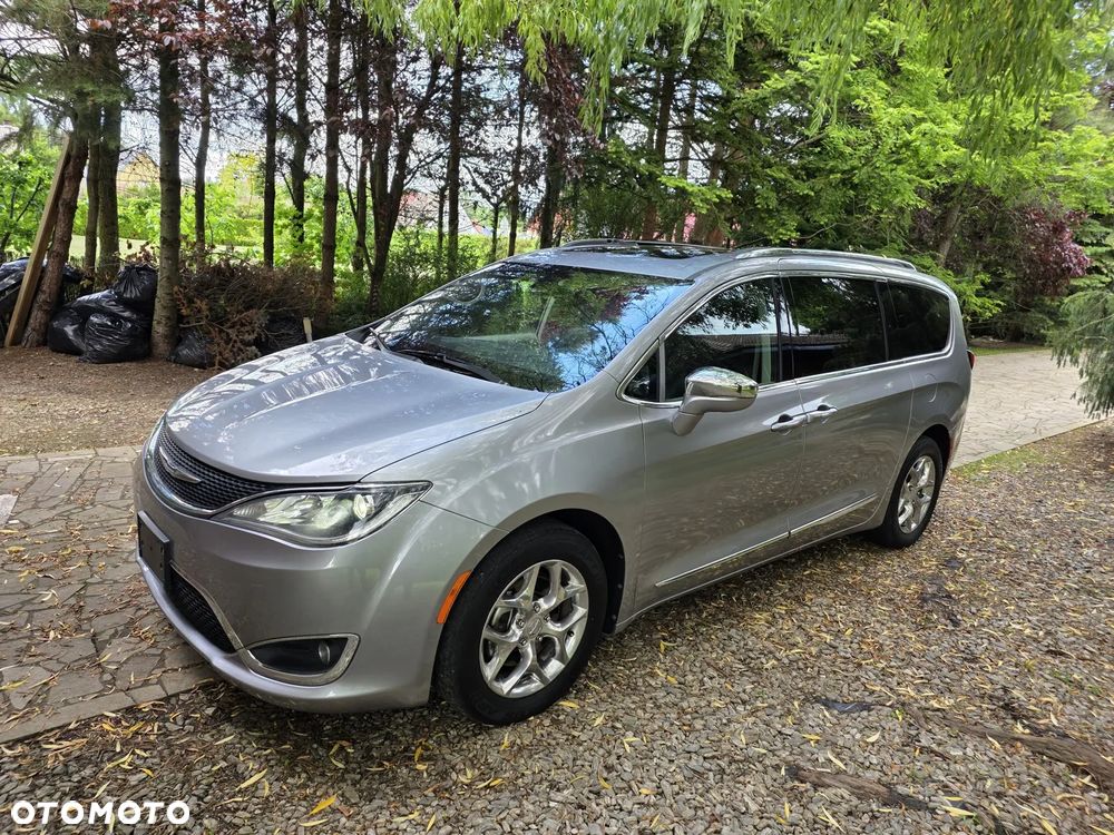 Chrysler Pacifica - 2