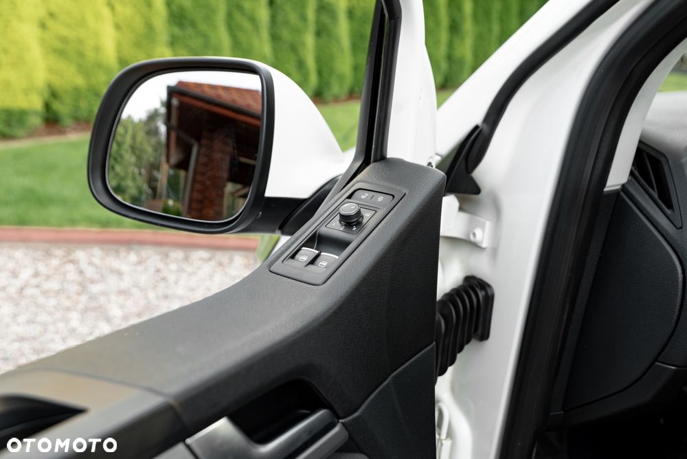 Volkswagen Multivan - 17