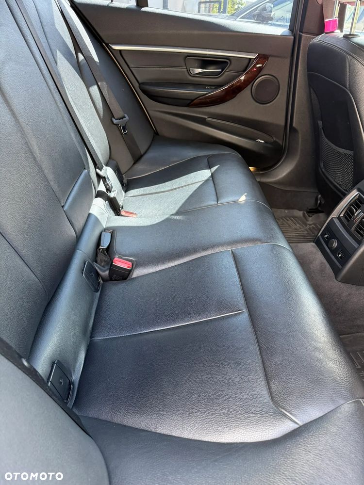 BMW Seria 3 328i xDrive Sport-Aut Sport Line - 7