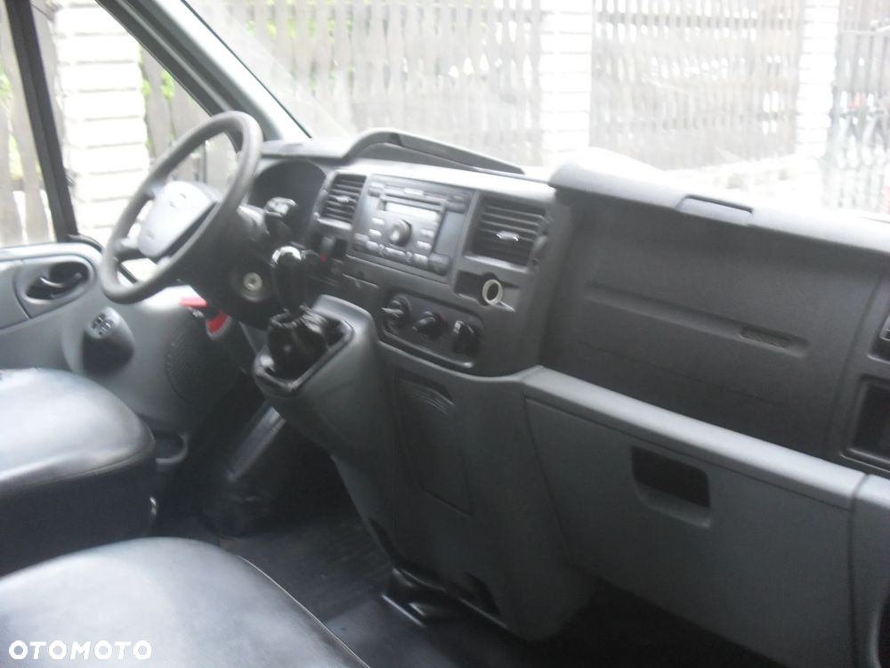 Ford Transit - 12