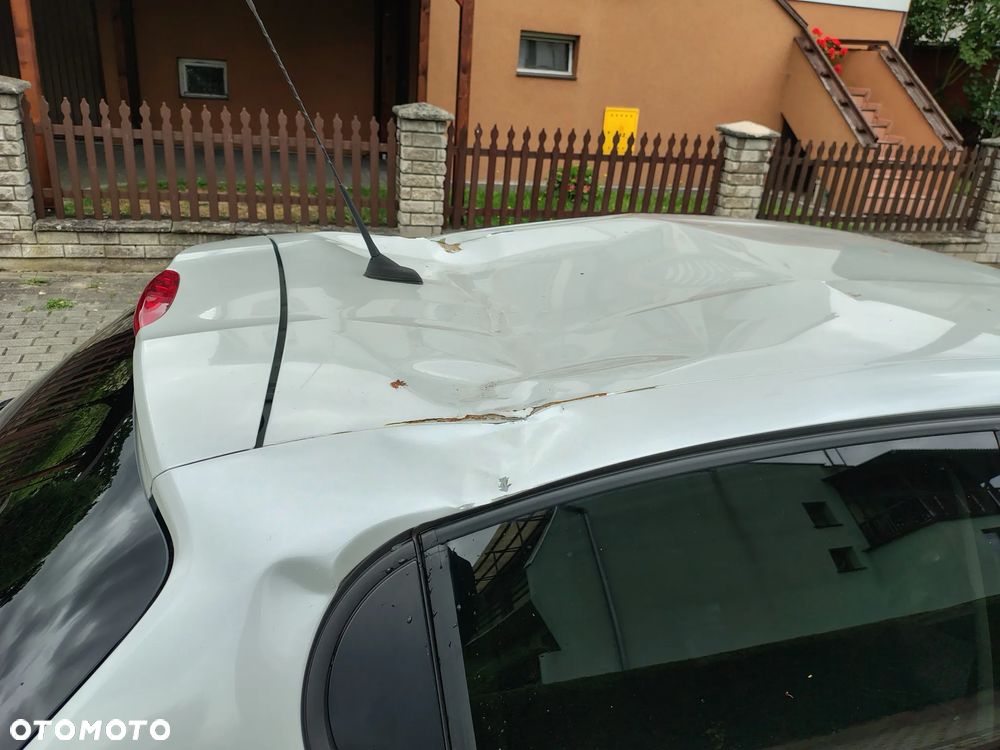 Peugeot 208 - 24