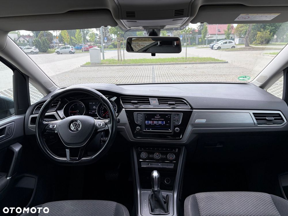 Volkswagen Touran - 22