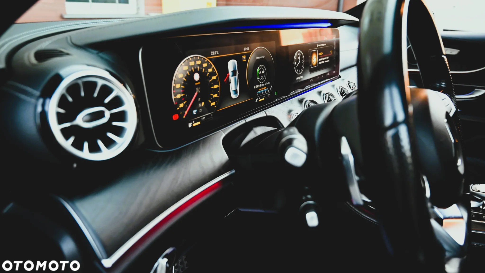 Mercedes-Benz Klasa E 220 d Coupe 4-Matic 9G-TRONIC - 32