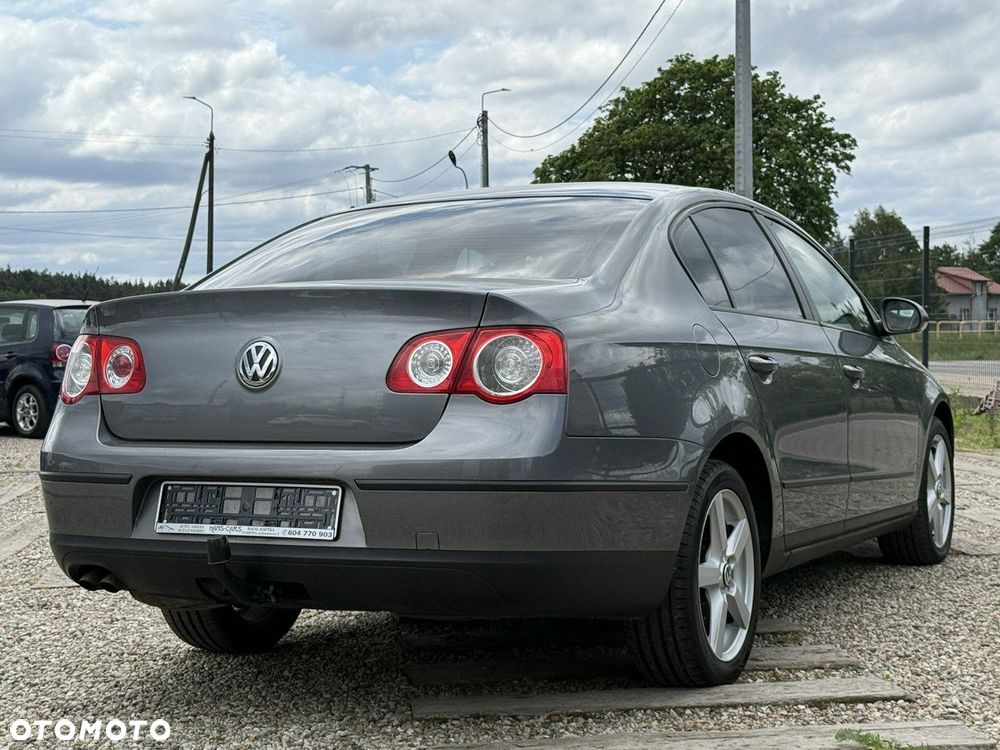Volkswagen Passat - 4