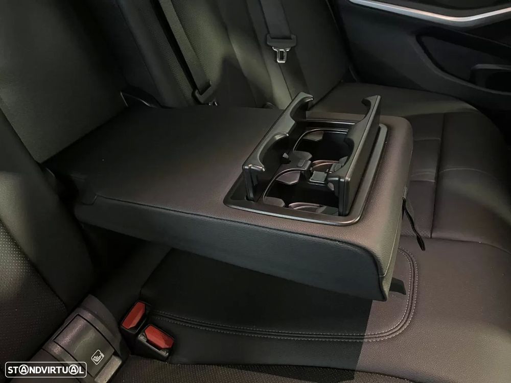 BMW 320 e Pack Desportivo M Auto - 19