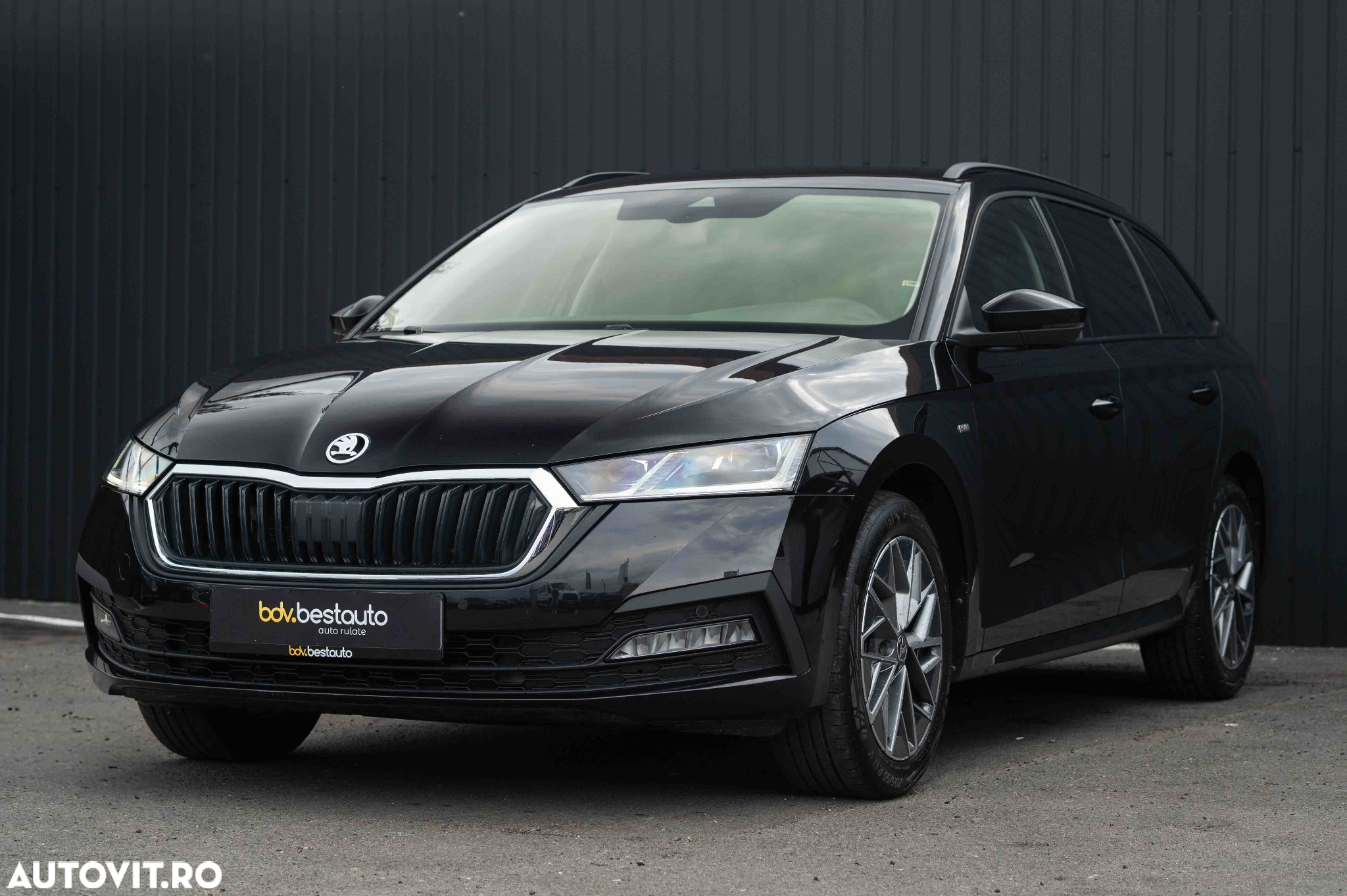 Skoda Octavia 2.0 TDI DSG Tour - 29