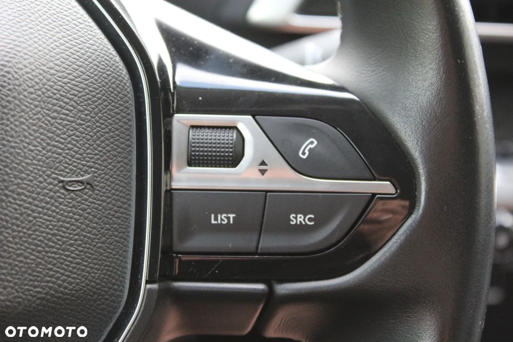 Peugeot 3008 1.2 PureTech Allure S&S - 29