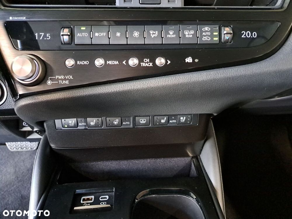Lexus ES 300h Prestige - 27