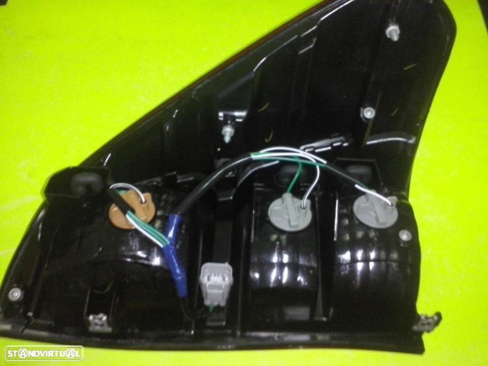 Farolim de stop / Farolins de trás Toyota Hilux 2015--Novos - 3