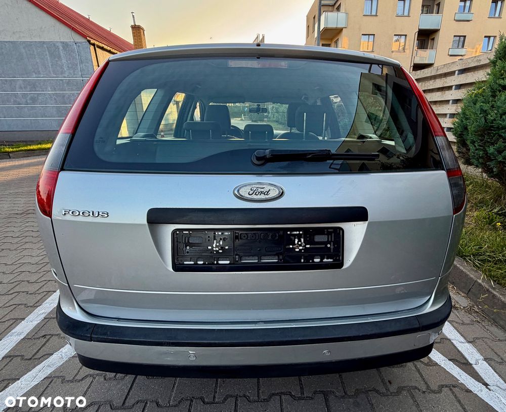 Ford Focus 1.6 16V Trend - 11