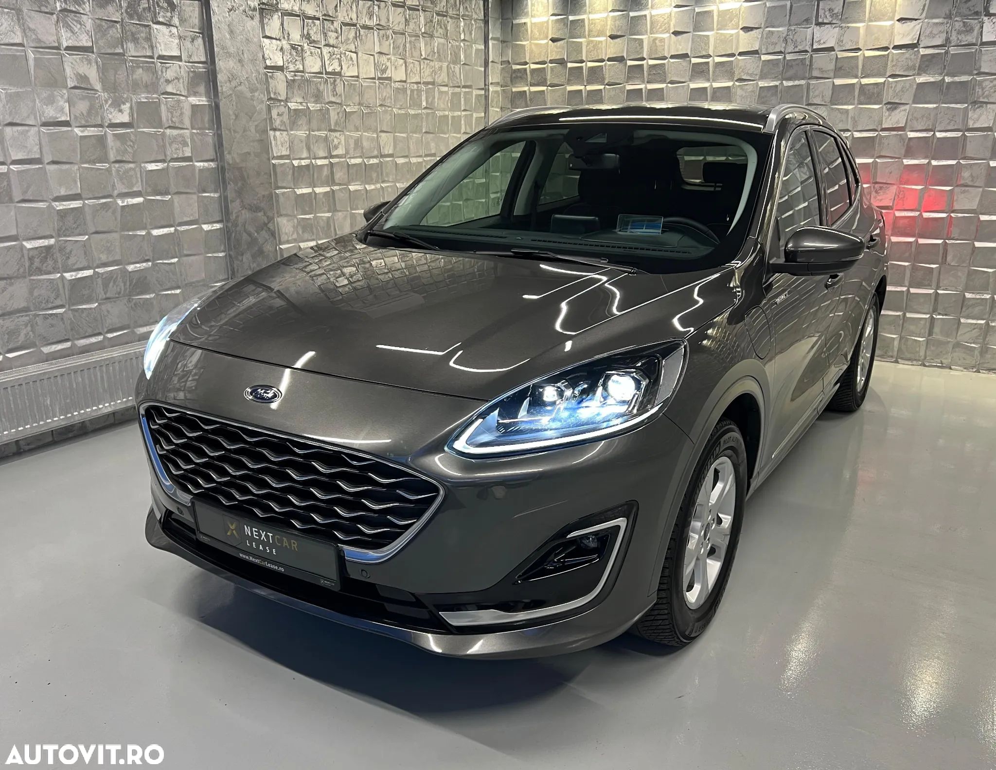 Ford Kuga - 1
