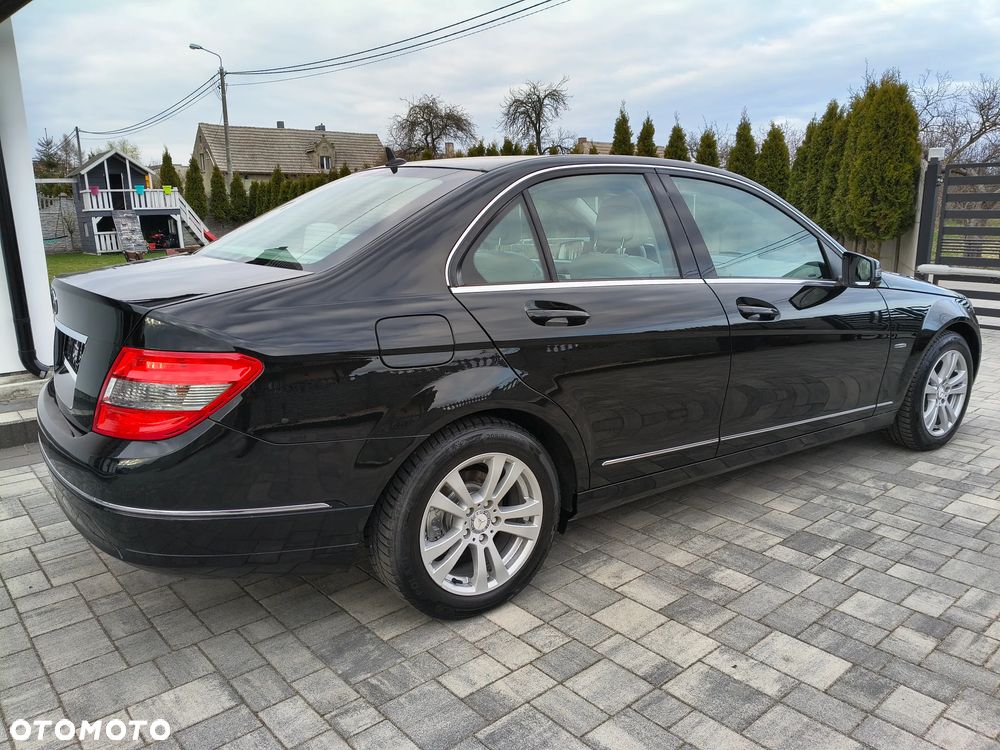 Mercedes-Benz Klasa C 180 Kompressor BlueEFFICIENCY Avantgarde - 27