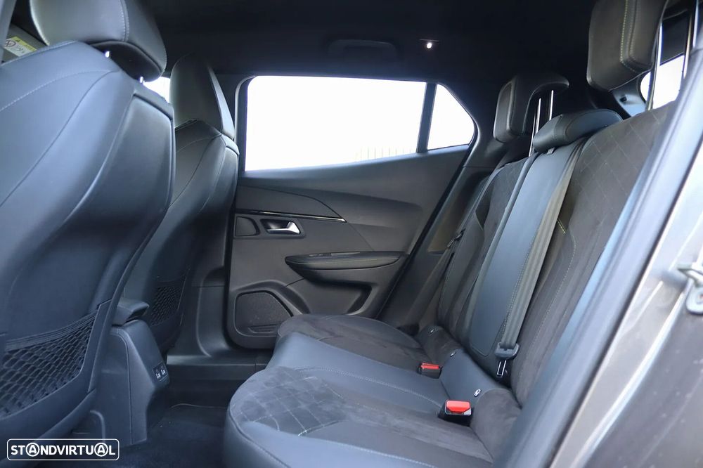 Peugeot 2008 1.2 PureTech GT EAT8 - 33