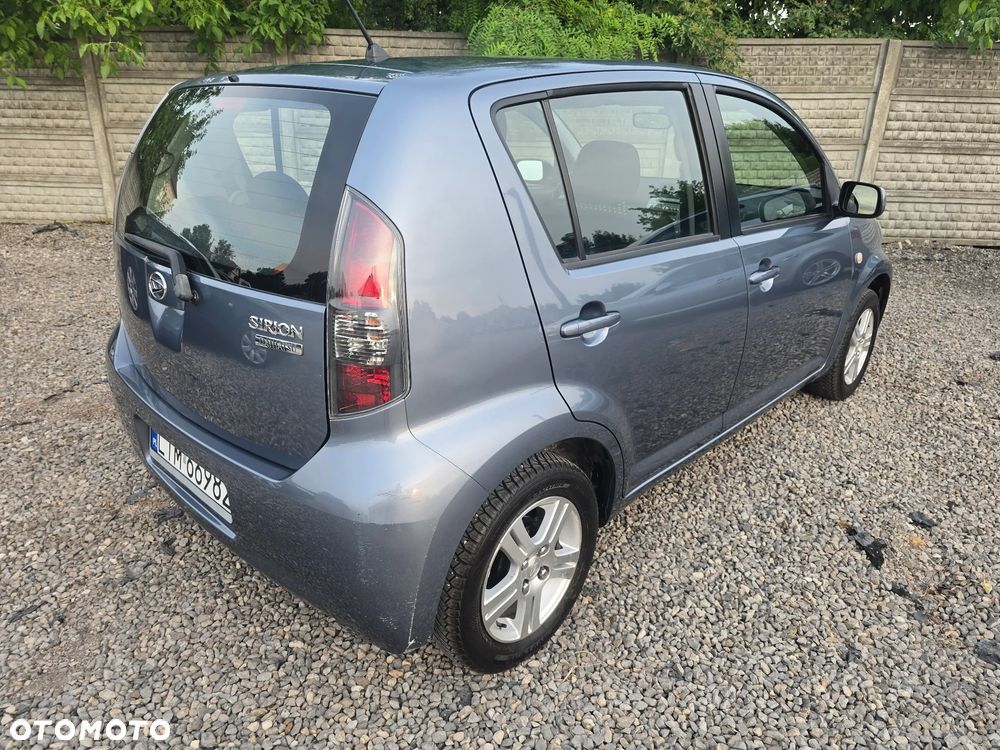 Daihatsu Sirion - 4