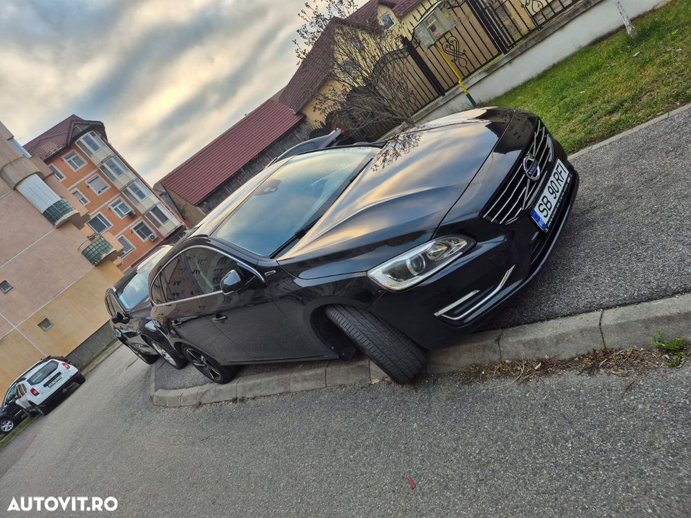 Volvo V60 D6 Plug-In-Hybrid AWD Geartronic Momentum - 1