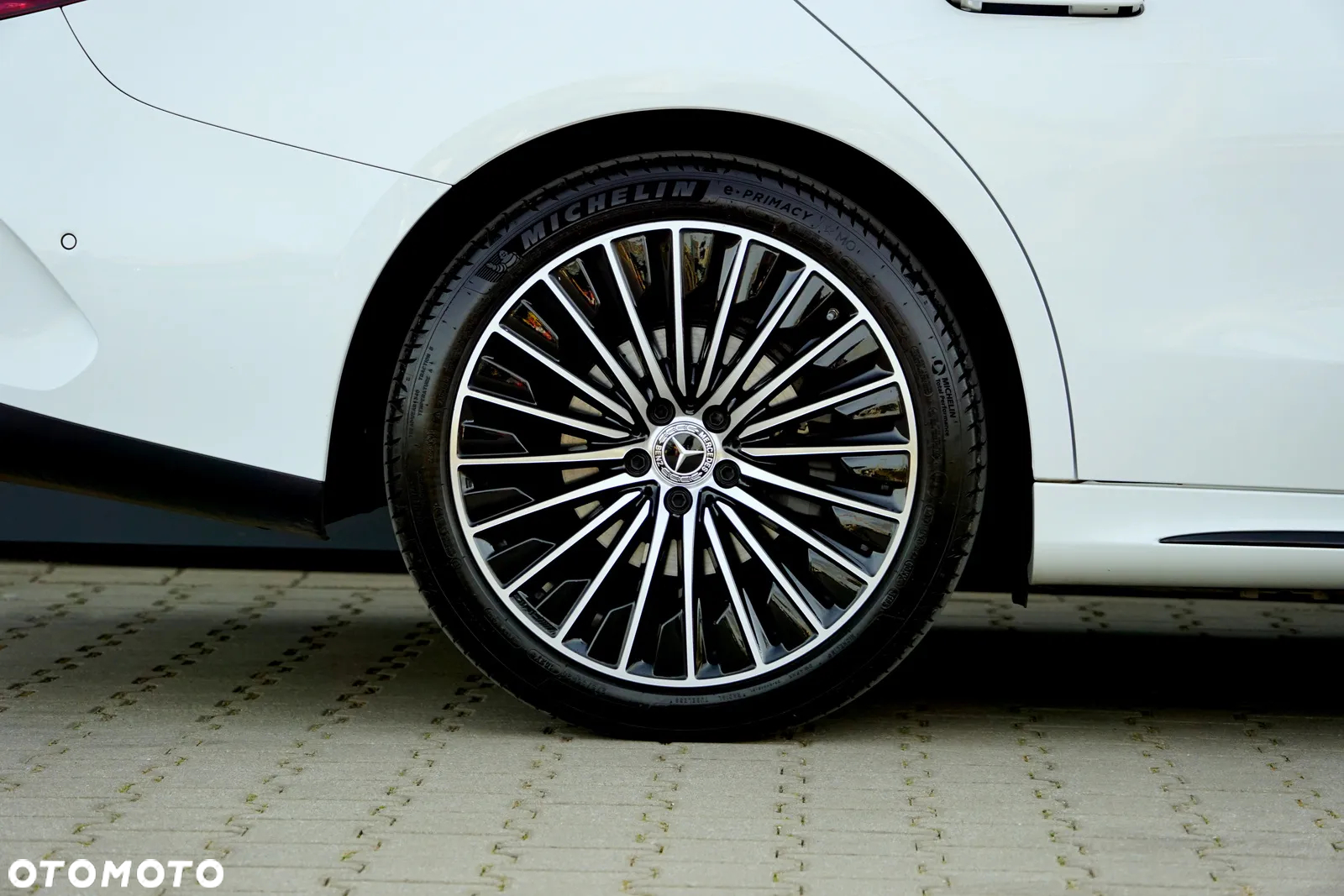 Mercedes-Benz Klasa E 220 d 4Matic 9G-TRONIC Edition AMG Line - 16