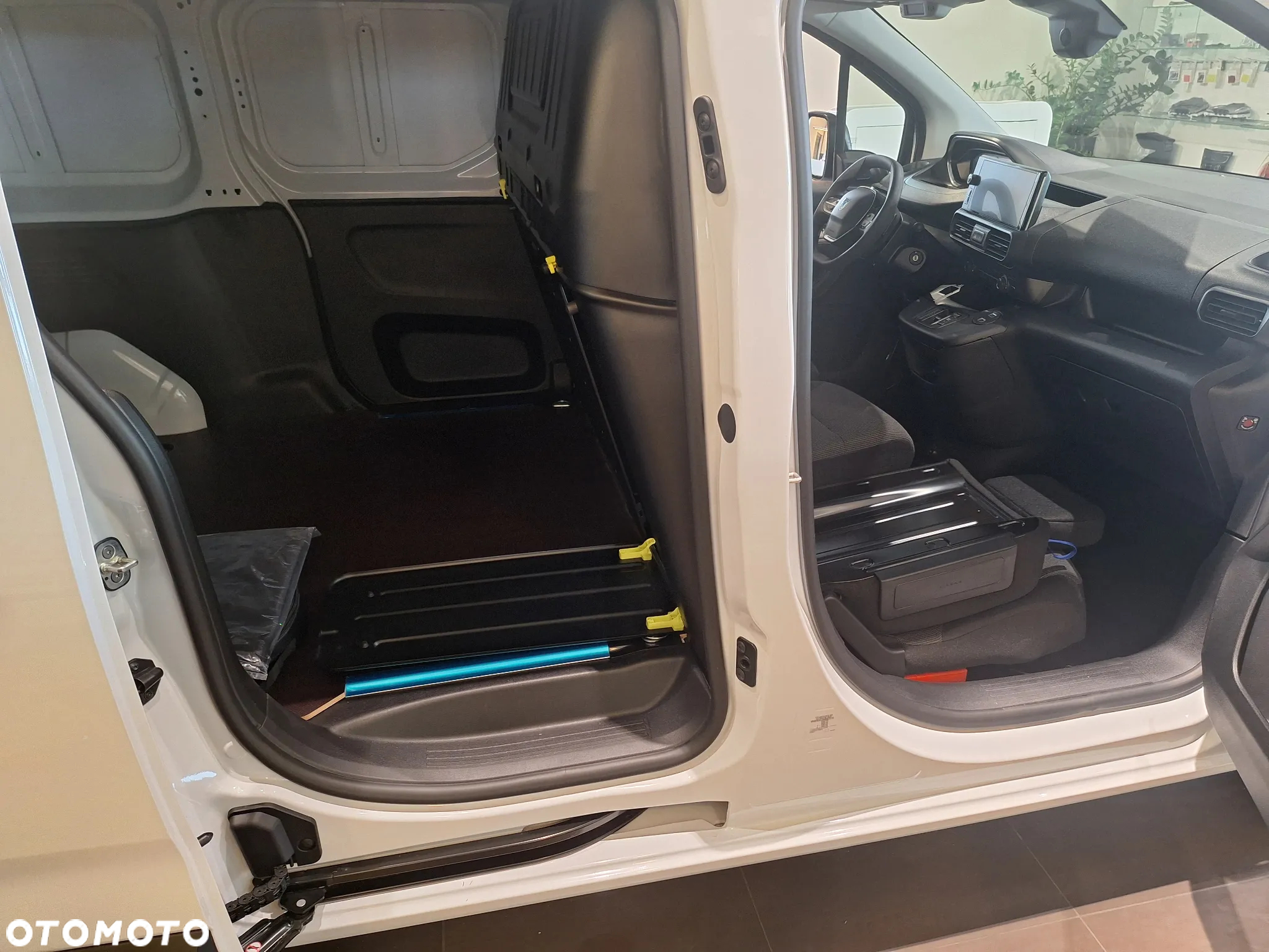 Peugeot Partner Furgon Long 750kg EV 136 KM. zasięg 330 km (akumulator 50 kWh) - 10