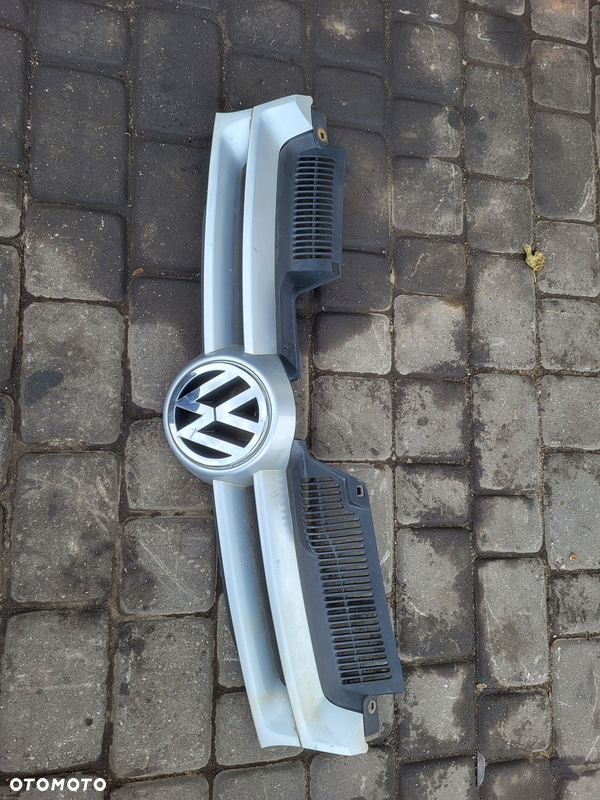 Gril atrapa vw golf 5 lakier la7w