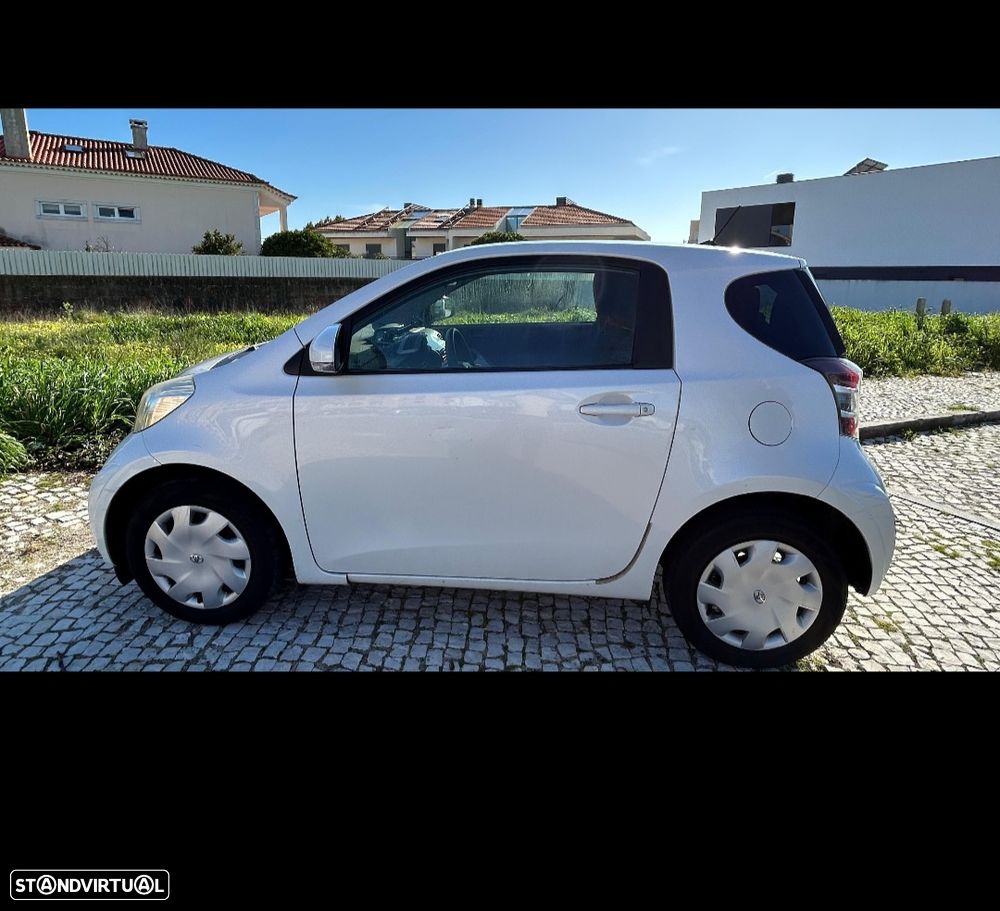 Toyota iQ - 17