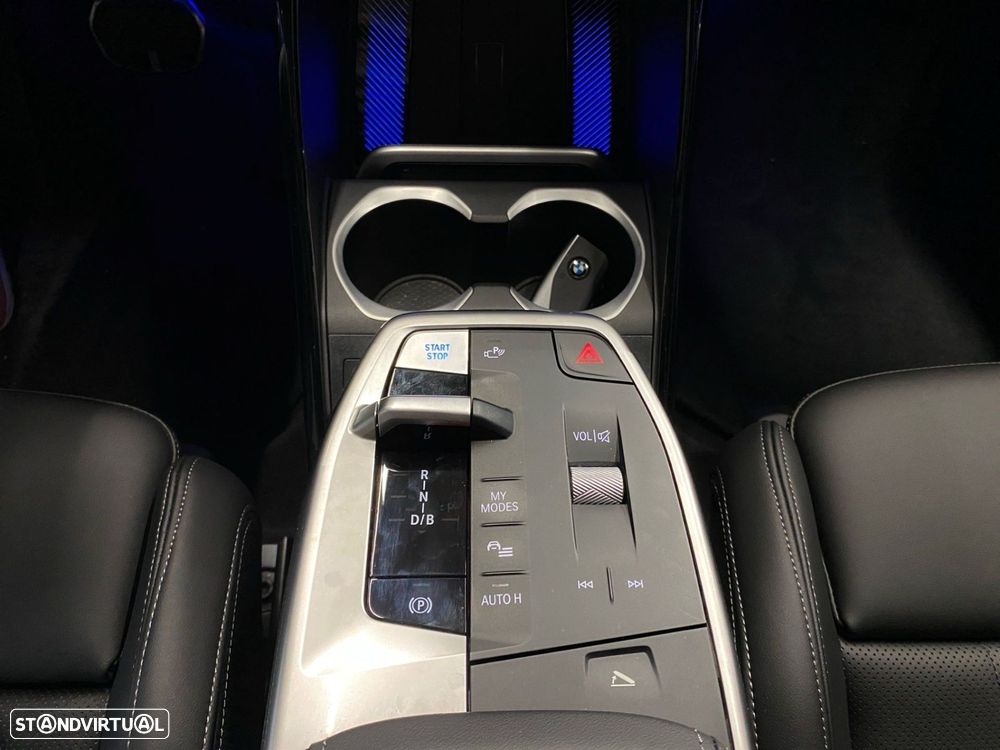 BMW iX1 eDrive20 Pack Desportivo M Pro - 12