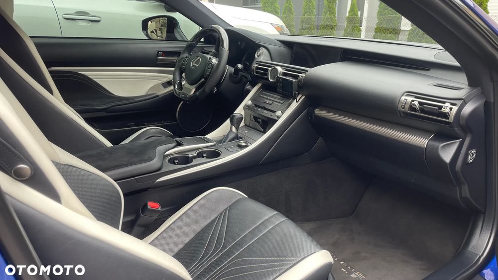 Lexus RC F Carbon - 12