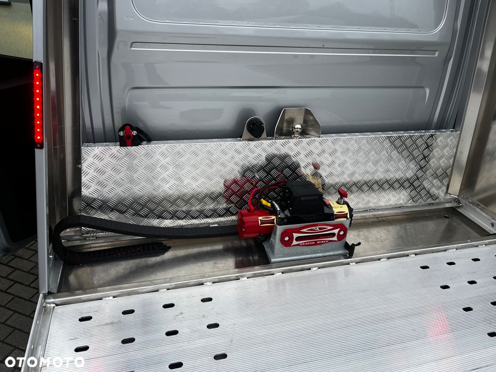 Mercedes-Benz Sprinter - 26