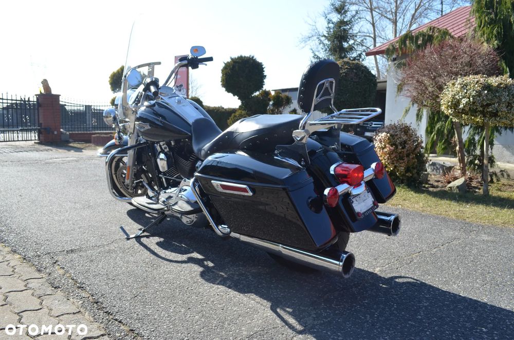 Harley-Davidson Touring Street Glide - 38