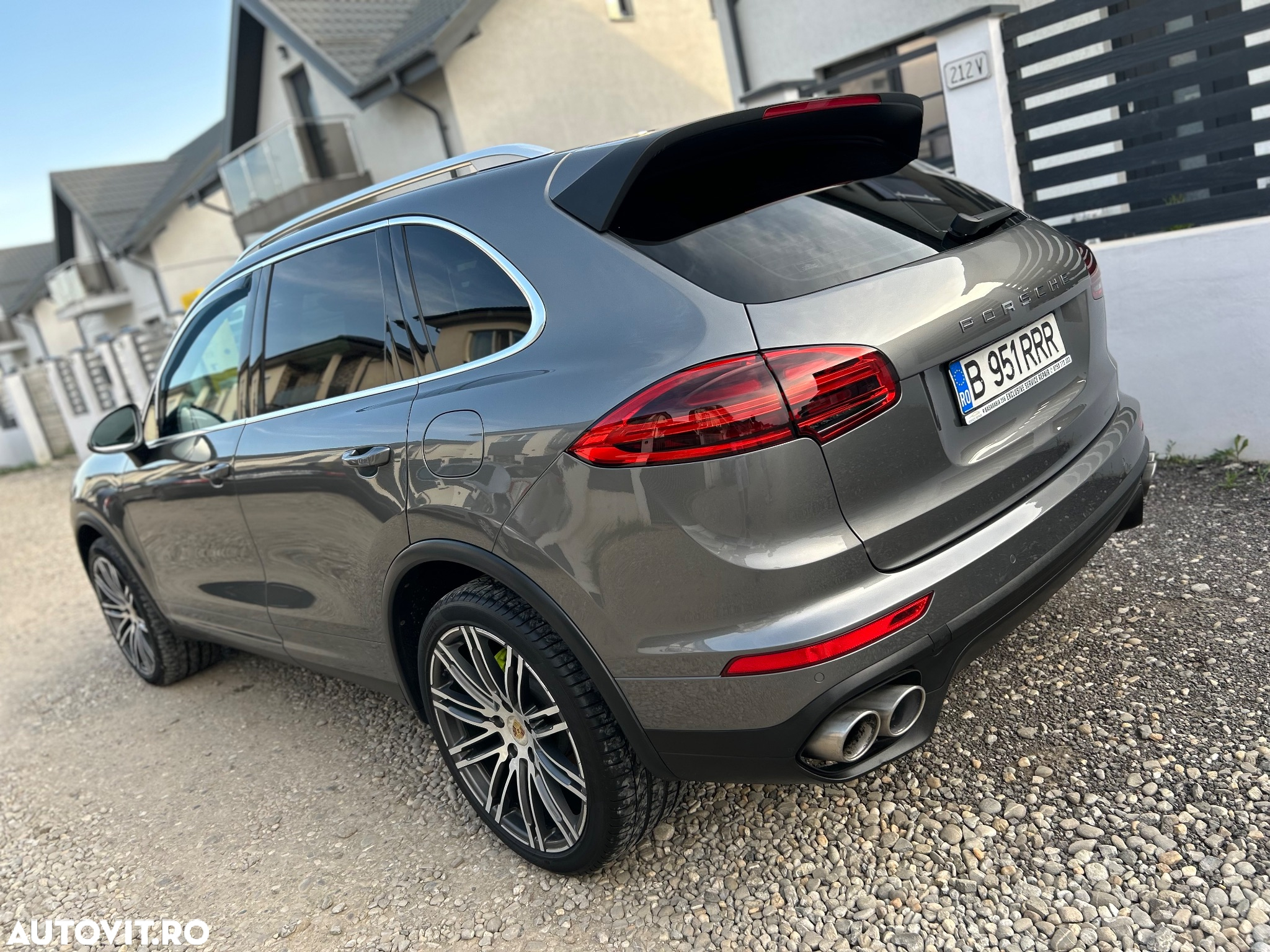 Porsche Cayenne S E-Hybrid Platinum Edition - 16