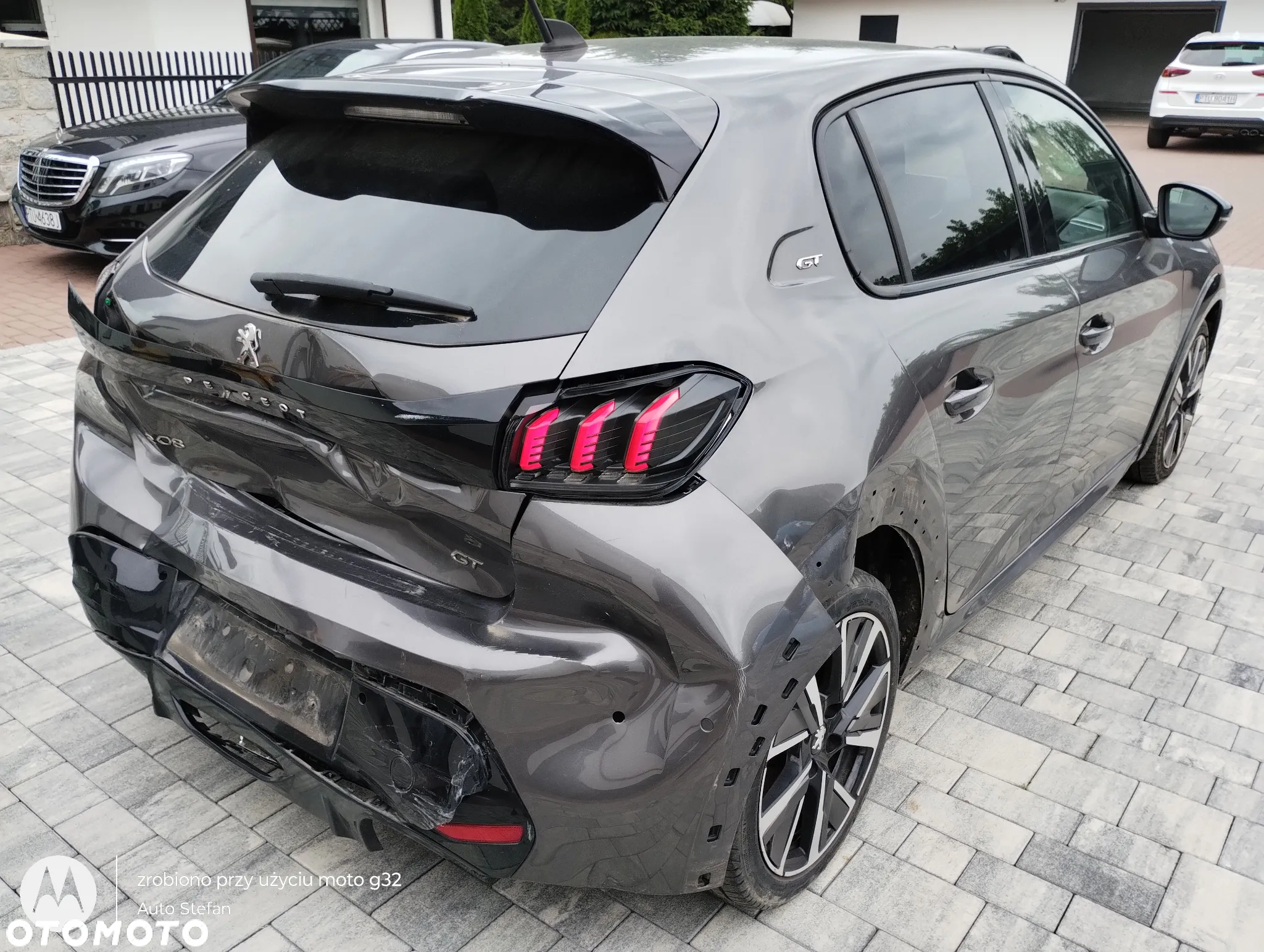 Peugeot 208 PureTech 100 EAT8 GT Pack - 12