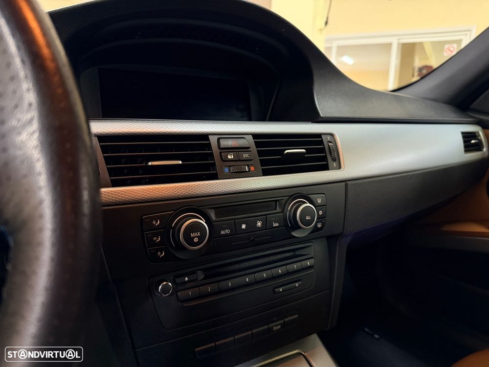 BMW 320 d Pack M - 16