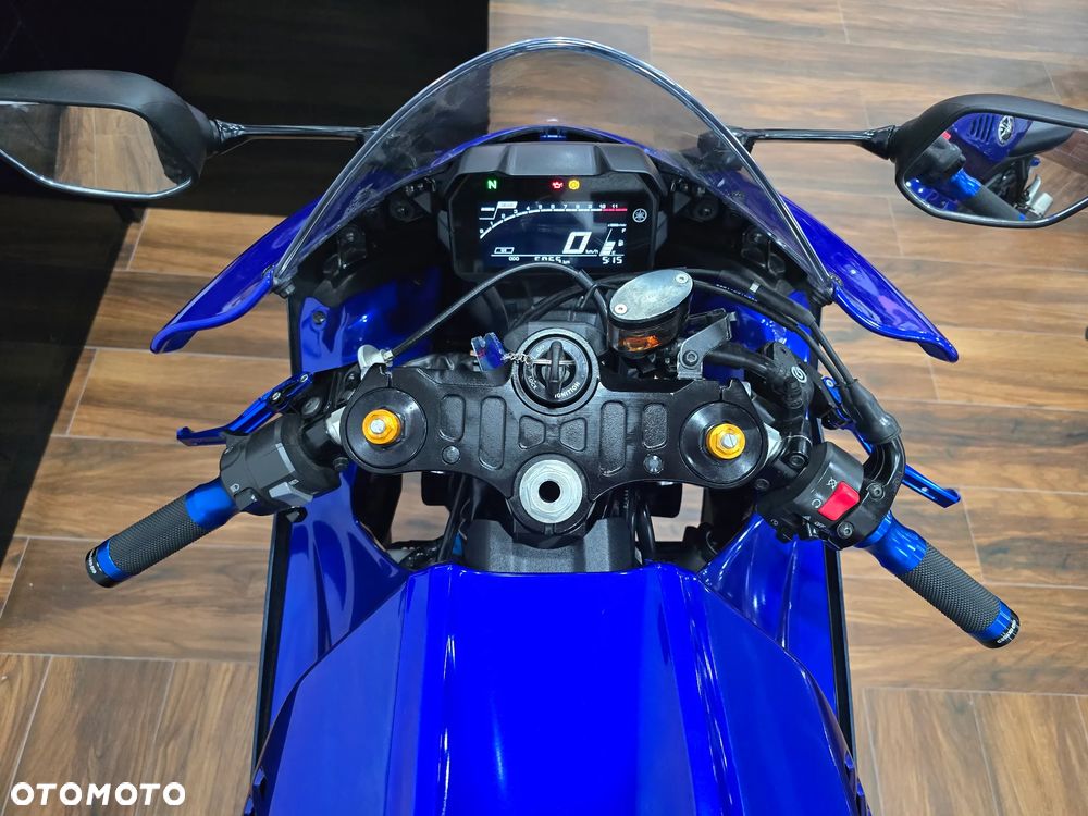 Yamaha R7 - 17