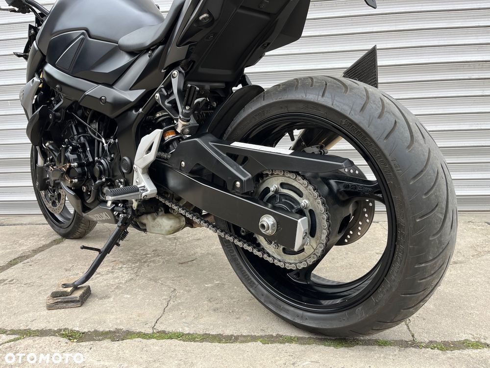 Suzuki GSR - 12