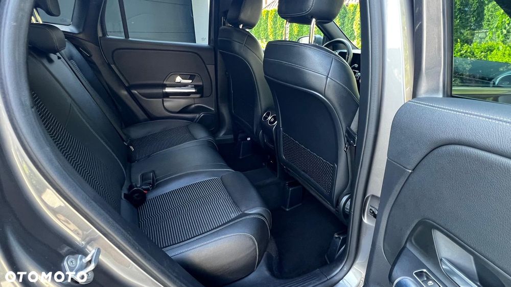 Mercedes-Benz GLA 200 - 18