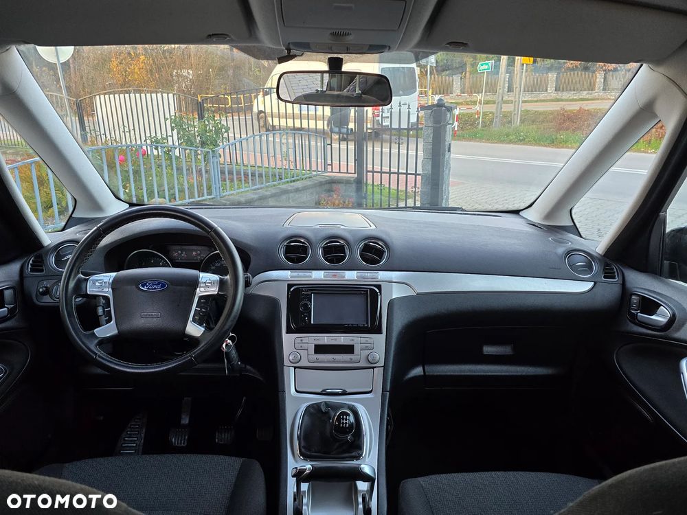 Ford Galaxy 2.0 Ghia - 30