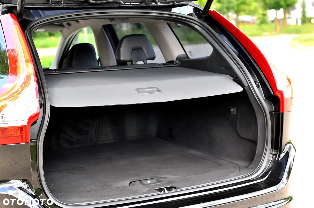 Volvo XC 60 D3 Drive-E Ocean Race - 11