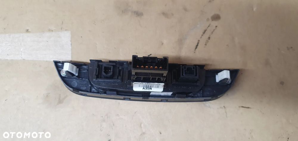 Przełącznik włącznik świateł awaryjnych Hyundai IX35 84740-2S350 - 5