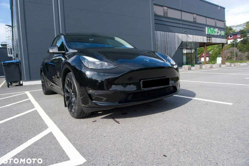 Tesla Model Y - 3