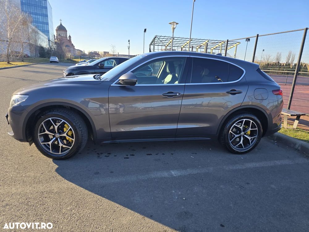 Alfa Romeo Stelvio - 2