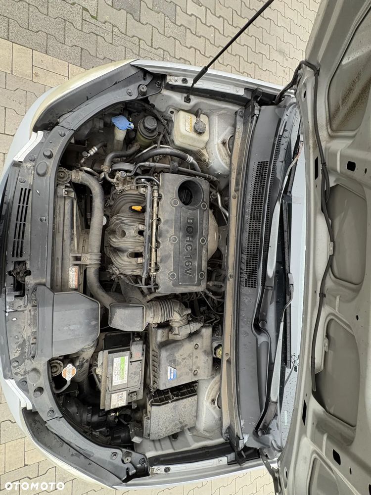 Kia Carens 2.0 EX - 21