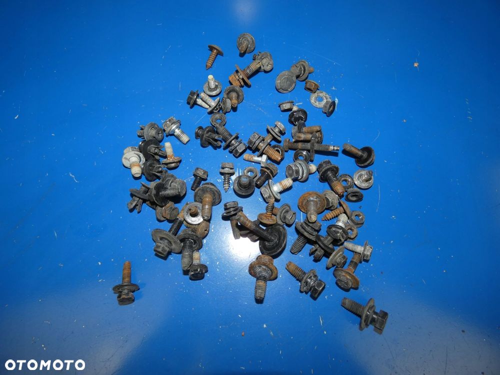 KIA OPTIMA III ŚRUBKI KOŁKI ŚRUBY Z PRZÓDU KOMPLET - 1