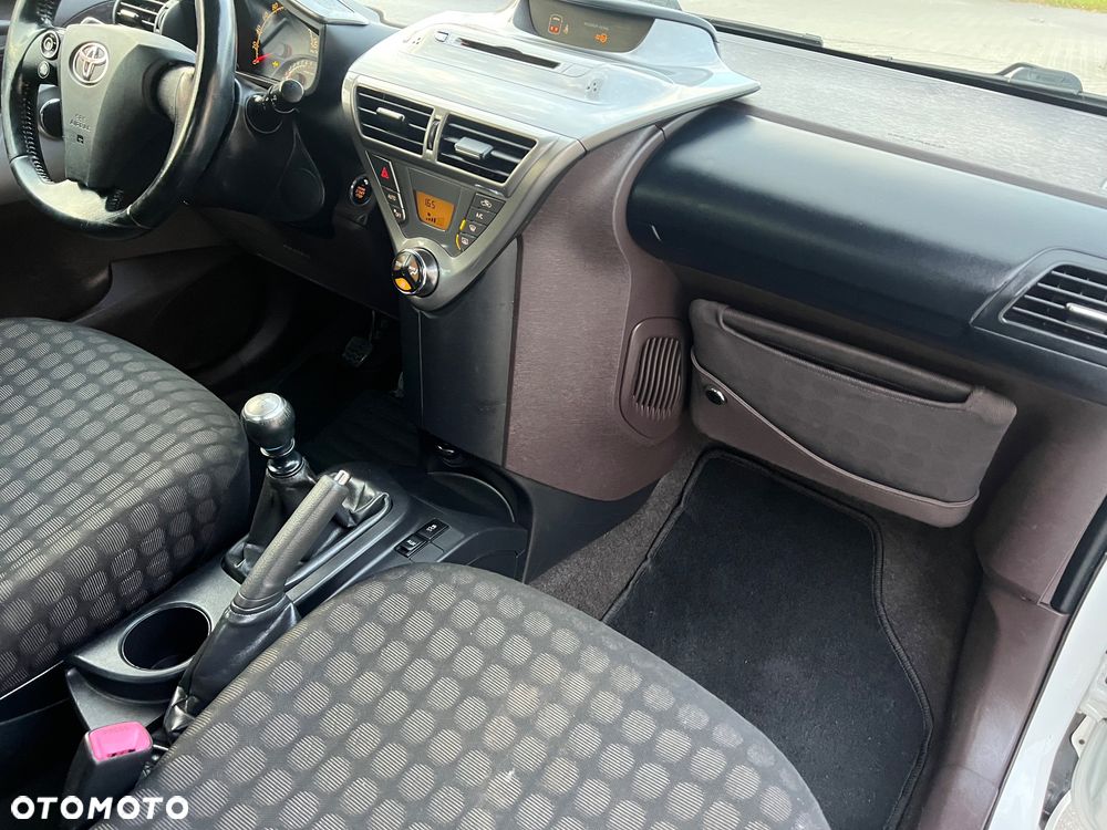 Toyota iQ 1.0 Sol EU5 - 27