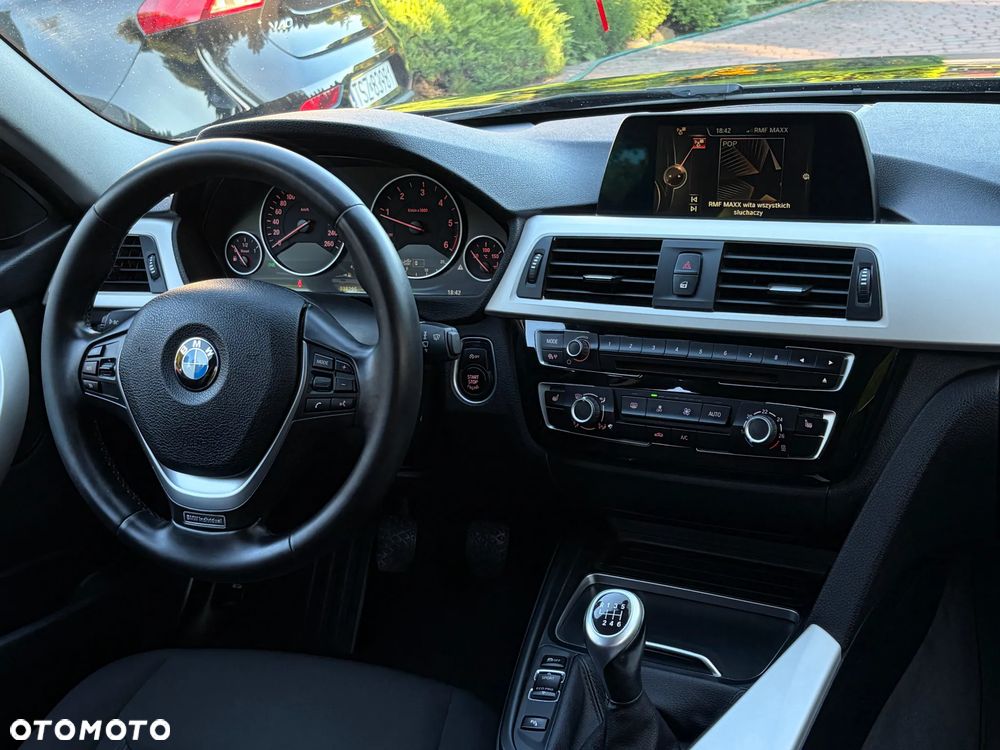 BMW Seria 3 320d - 29
