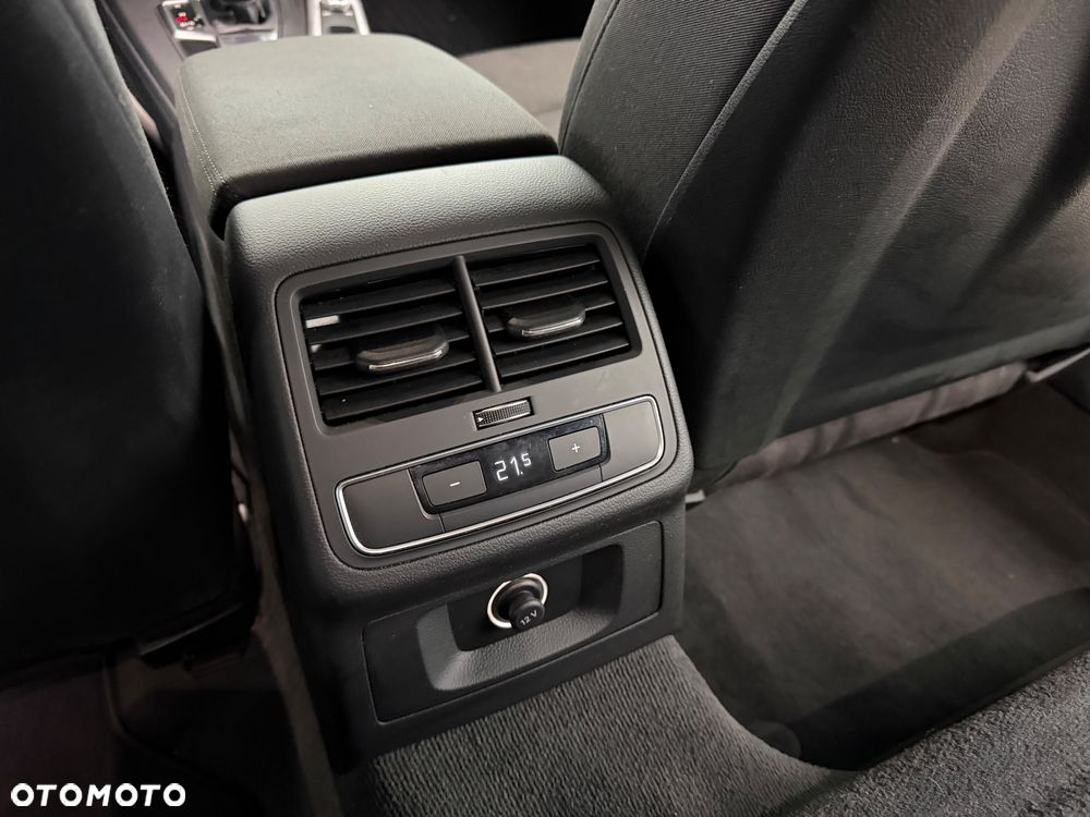 Audi A4 Avant 2.0 TDI S tronic quattro - 32