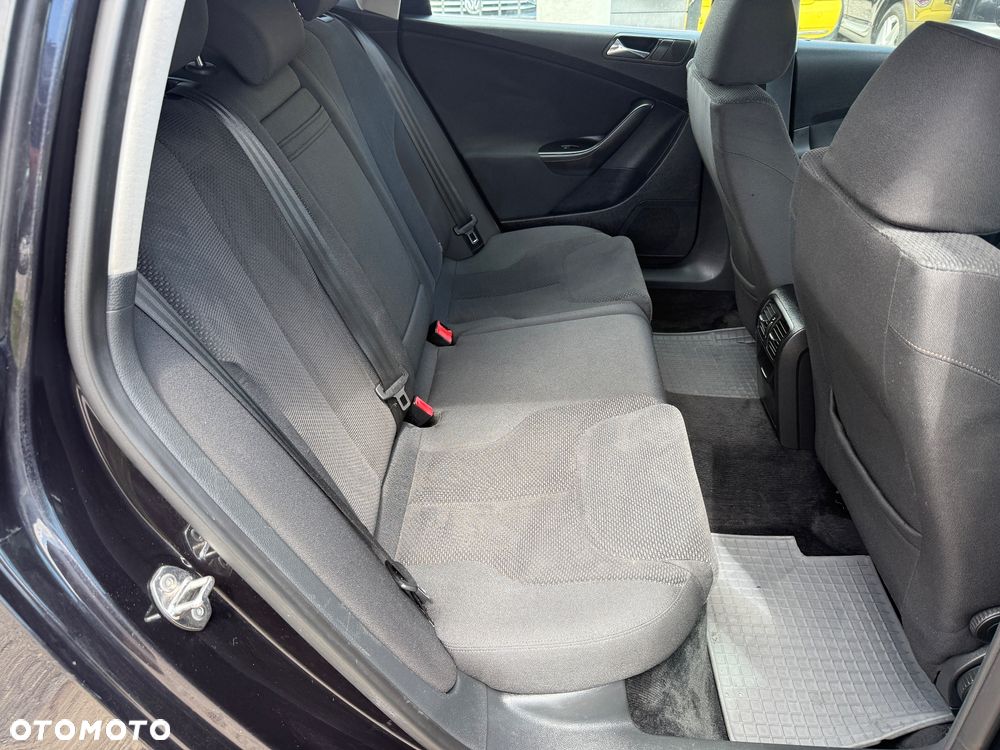 Volkswagen Passat 2.0 TDI Individual Chrom dunkel - 17