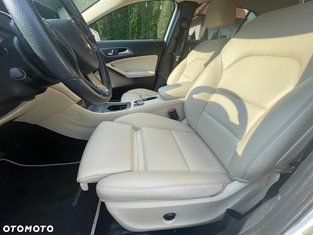 Mercedes-Benz GLA 250 7G-DCT - 14