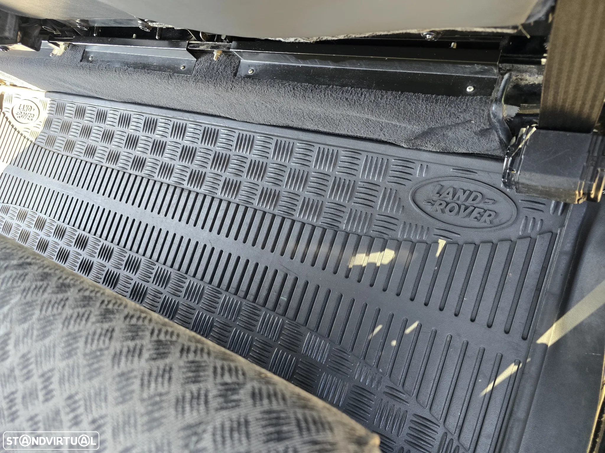Land Rover Defender - 13