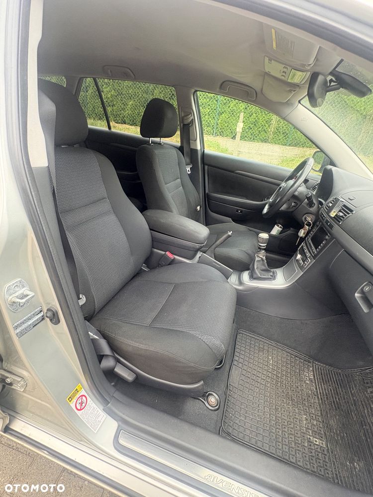 Toyota Avensis 2.0 D-4D Team - 19