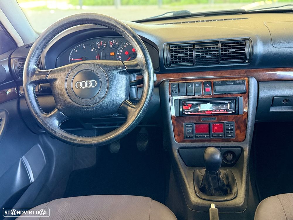 Audi A4 1.9 TDI Attraction - 11