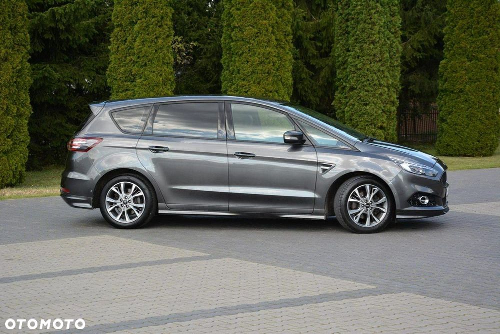Ford S-Max - 11
